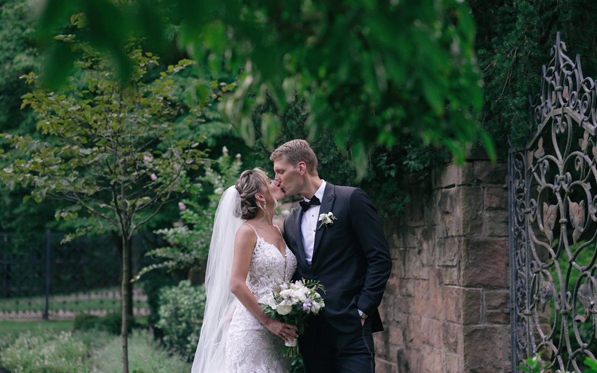 Jasna Polana Wedding Videography Karol and Victoria kissing at the garden gate